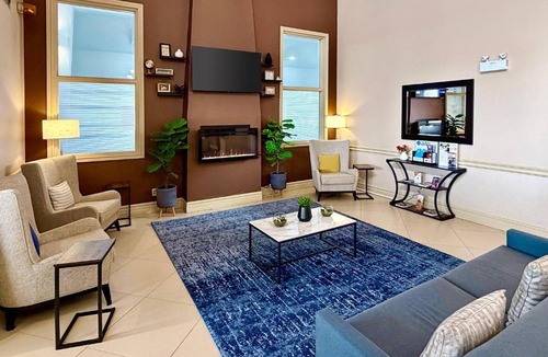 Windsor Hotel | Comfort Inn & Suites Ambassador Bridge