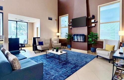 Windsor Hotel | Comfort Inn & Suites Ambassador Bridge