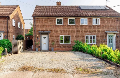 Eight Ash Green House | Comfortable 3BED House with Garden & Parking