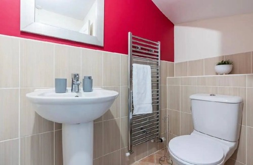 Northwich House | Comfortable 3BR Family Home | Free Parking Included