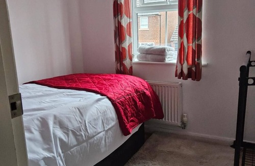 Northwich House | Comfortable 3BR Family Home | Free Parking Included