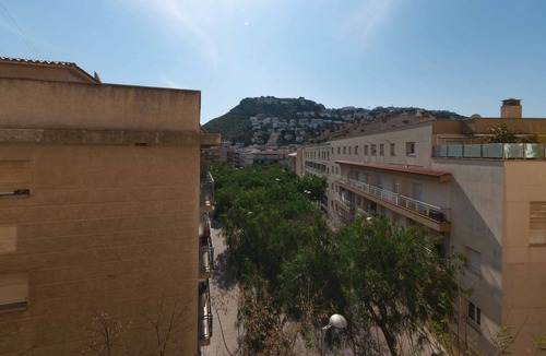 Roses Town Center Apartment | Comfortable and spacious apartment in Roses.