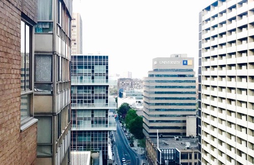 Bay Street Corridor Apartment | Comfortable Downtown Apartment