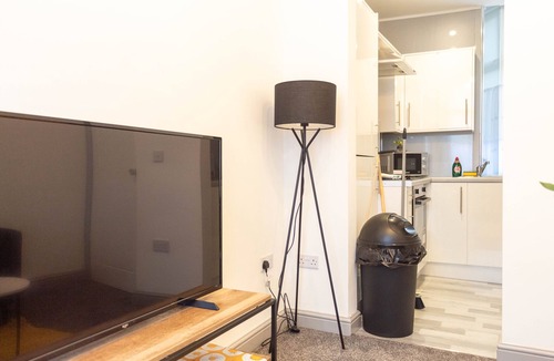Dumbarton Apartment | Comfortable Dumbarton Stay 1BR | 2 Beds