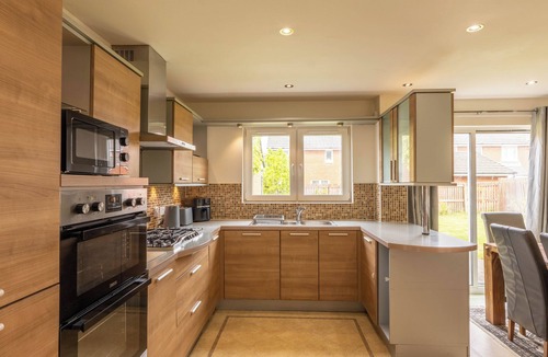 Nitshill House | Comfortable & Fabulous Family Home with Garden - Pass the Keys