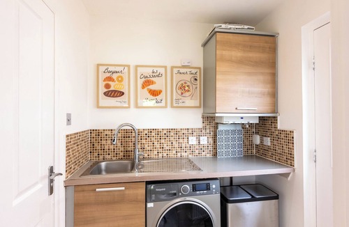 Nitshill House | Comfortable & Fabulous Family Home with Garden - Pass the Keys