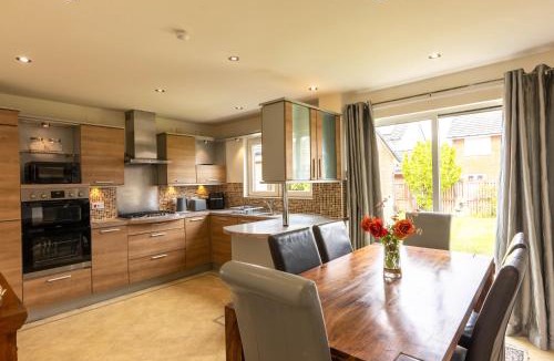 Nitshill House | Comfortable & Fabulous Family Home with Garden - Pass the Keys