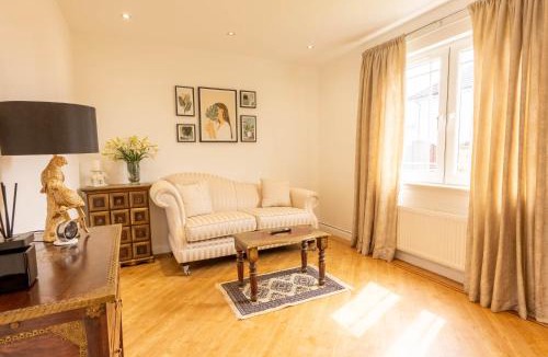 Nitshill House | Comfortable & Fabulous Family Home with Garden - Pass the Keys