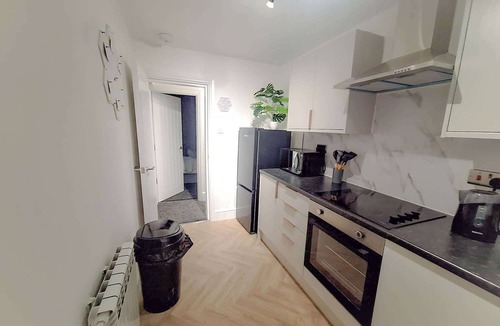 Goole Apartment | Comfortable Home in Goole - Free Parking and Wifi