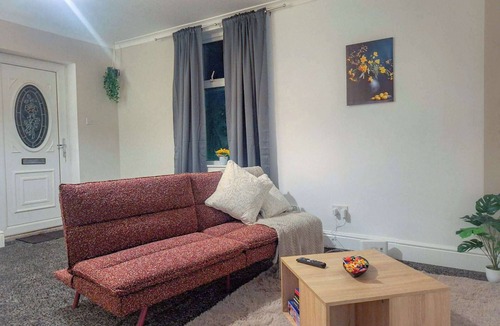 Goole Apartment | Comfortable Home in Goole - Free Parking and Wifi