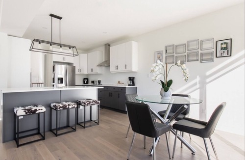 London House | Comfortable Lux | Sleeps 10 | PingPong, Cozy Family Movie Room