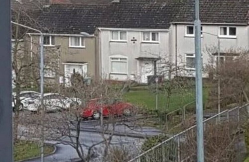 East Kilbride Apartment | Comfortable modern space within walking distance to the East Kilbride Shopping- 25 minutes to Glasgow Centre.