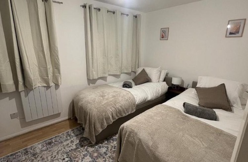 Dartford Apartment | Comfortable Stay for 3 | 2BR | Free Parking