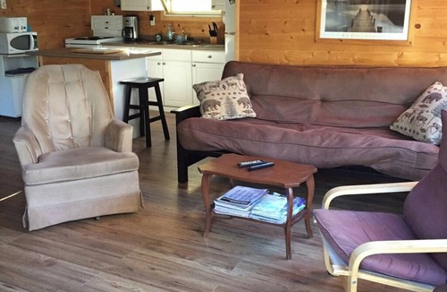 Falcon Lake Cottage | Comfy Lakefront Cabin located 20 minutes North of Kenora Ontario