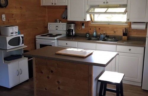 Falcon Lake Cottage | Comfy Lakefront Cabin located 20 minutes North of Kenora Ontario