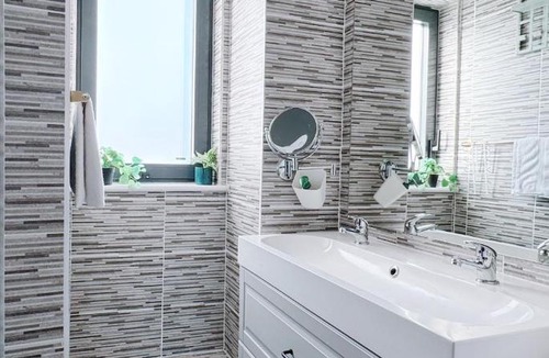 Lansbury Apartment | Comfy Stylish Unit Near Canary Wharf l Top Floor Ideal for Business and Leisure Privacy l No Minimum Stay I
