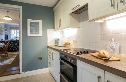 Aldeburgh Cottage | COMPASS COTTAGE, pet friendly, country holiday cottage in Aldeburgh