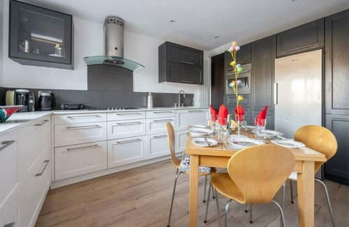 Church End Apartment | Contemporary 3BDR House in South Woodford