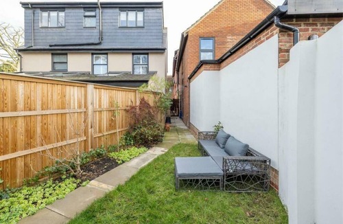 Church End Apartment | Contemporary 3BDR House in South Woodford