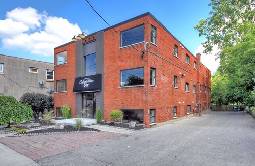 South London Apartment | Contemporary Comfort | Centrally Located Gem