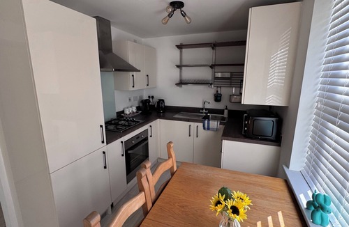 Bedford Apartment | Contemporary Two Bedroom Two Bathroom Apartment with Parking, Bedford