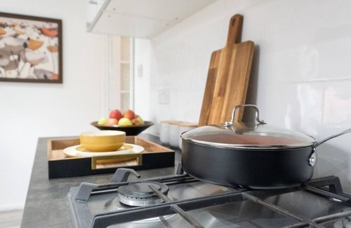 Borehamwood House | Contractor + Business Stays | Sleeps 7 | 20% OFF