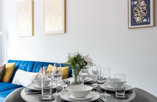 Chalfont St Peter Apartment | Contractor-Friendly Flat in Chalfont, Sleeps 5, Fast WIFI & Parking