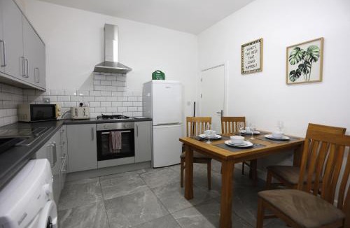 Wolverhampton House | Contractor House, 4 Bed Ensuite, Near Stadium