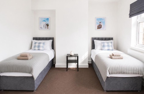 Blyth House | Contractor House Blyth - Comfortable 4BR Stay in Blyth, Sleeps 8, Fast WIFI