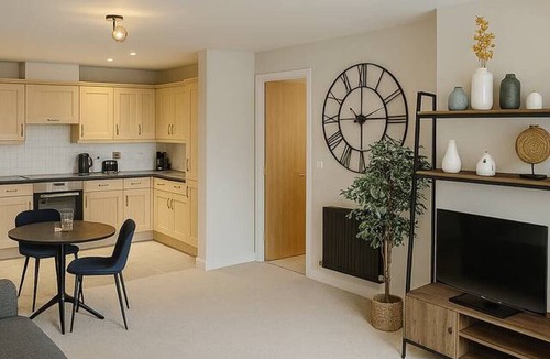 Hatfield Apartment | Contractor Stay Hatfield | Free Parking | Sleeps 4