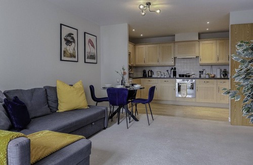 Hatfield Apartment | Contractor Stay Hatfield | Free Parking | Sleeps 4
