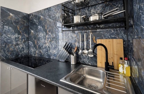 Wall End Apartment | Convenient 3BR Apartment near ExCel, O2 Arena w/Parking, Link to Central London