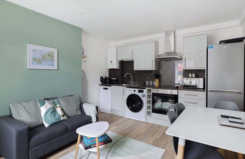 Saltash Apartment | Convenient and Modern 2 Bed Apartment in Saltash