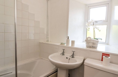 Tarbert House | CORRANBUIE, pet friendly, character holiday cottage in Tarbert