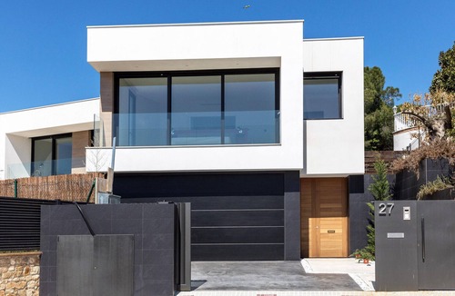 Platja d'Aro Cottage | Costa Brava: Luxury Villa with Private Pool and Energy Efficiency