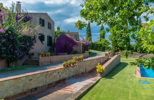 Albons Apartment | Costabravaforrent Mas Xargay, terraced house up to 6 with shared pool