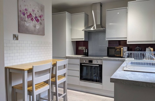 Dunfermline Apartment | Cosy 2 bedroom first floor flat in Dunfermline City Centre