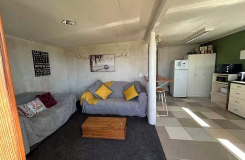 Karitane Cottage | Cosy 2bedroom kiwiana bach on the edge of the estuary