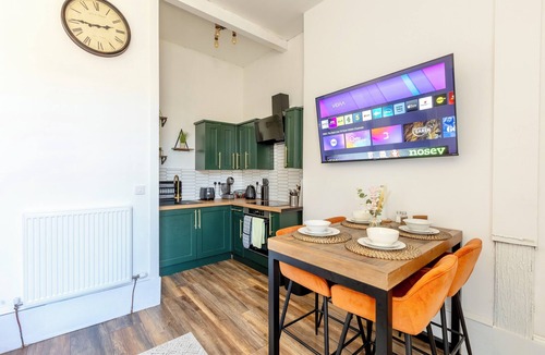 Glasgow House | Cosy 3 bedroom Home In Glasgow City with Free Parking