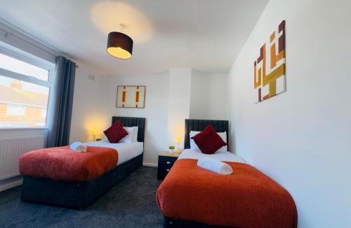 Scunthorpe House | Cosy 4 Bedroom Home Sleeps 6 with on site Parking