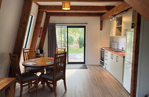 St. Arnaud House | Cosy alpine retreat right in the heart of the village