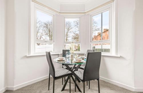 Glasgow Apartment | Cosy and Bright 3-Bedroom Flat