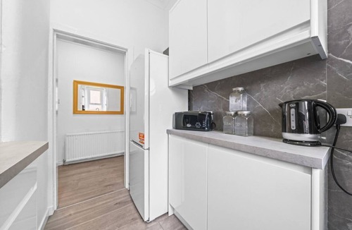 Glasgow Apartment | Cosy and Bright 3-Bedroom Flat