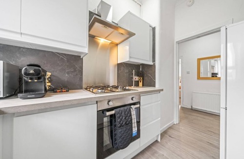 Glasgow Apartment | Cosy and Bright 3-Bedroom Flat