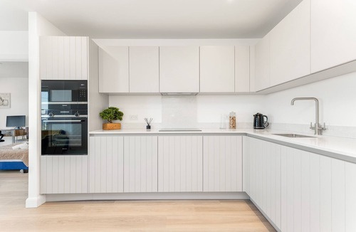 Custom House Apartment | Cosy and Comfy Flat in London Docklands