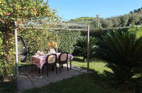 Cervo Apartment | Cosy apartment for 4 people with A/C, WIFI, TV, patio and pets allowed