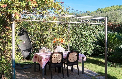 Cervo Apartment | Cosy apartment for 4 people with A/C, WIFI, TV, patio and pets allowed