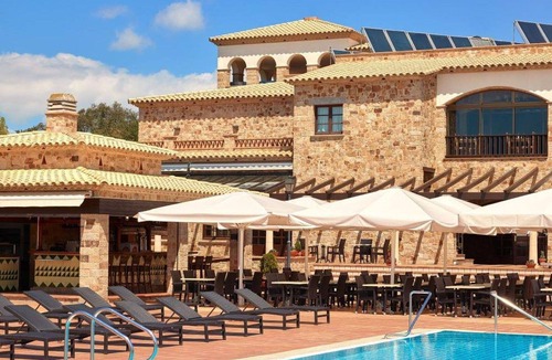 Castell-Platja d'Aro Apartment | Cosy apartment for 4 people with WIFI, pool, TV and terrace