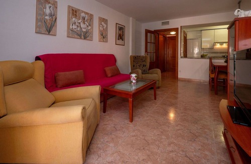 Malgrat de Mar Apartment | Cosy apartment for 4 people with WIFI, pool, A/C, TV and balcony