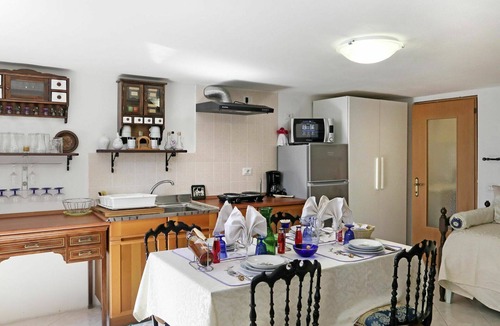 Peglio Apartment | Cosy apartment for 3 people with WIFI, TV, patio and pets allowed
